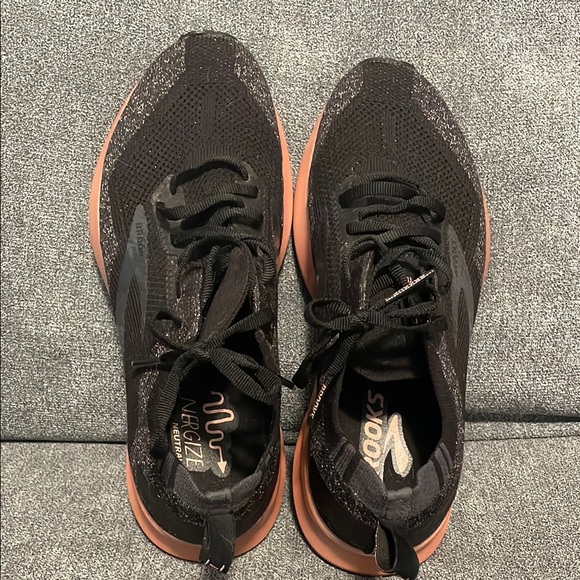 Brooks Levitate Black and Pink Athletic Shoes - Picture 10 of 10